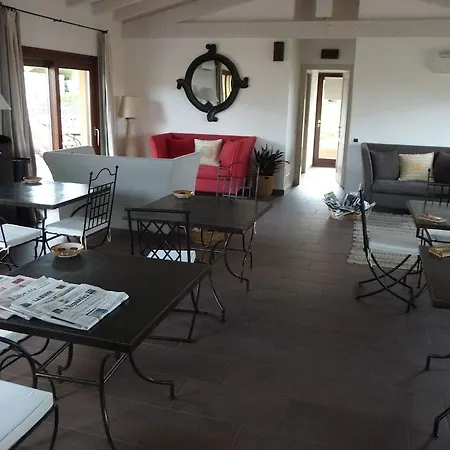 Punta Falcone 公寓式酒店