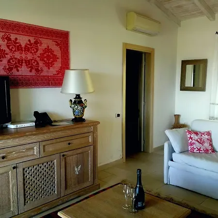 Punta Falcone 公寓式酒店 4*