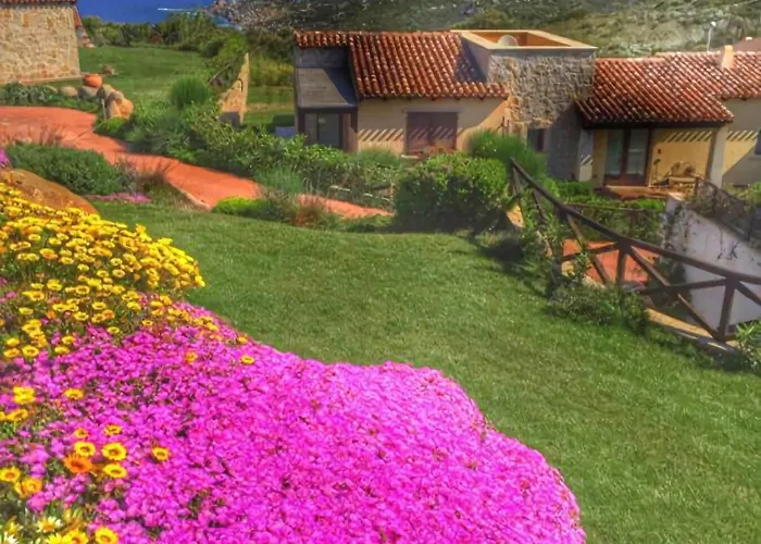 Aparthotel Punta Falcone 4*